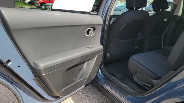 Vehicle image 13 of 34