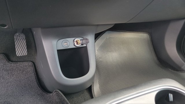 Vehicle image 25 of 34