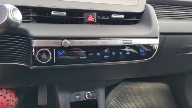 Vehicle image 24 of 34