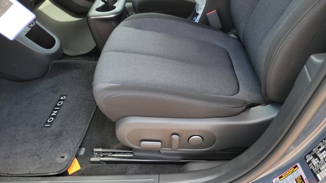 Vehicle image 19 of 34
