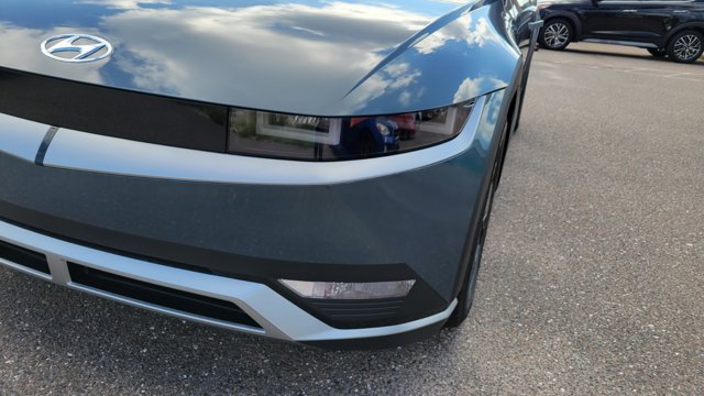 Vehicle image 10 of 34