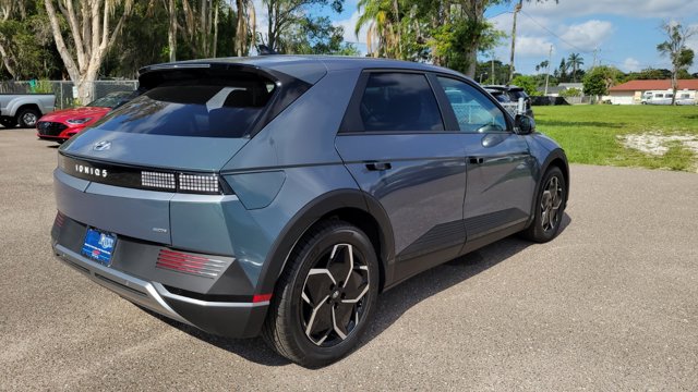 Vehicle image 6 of 34
