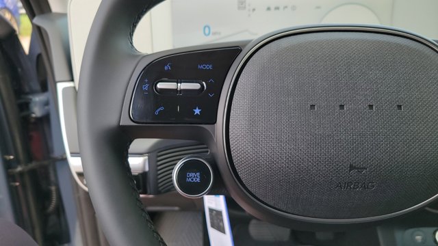 Vehicle image 31 of 34