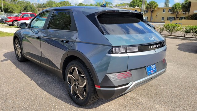 Vehicle image 7 of 34