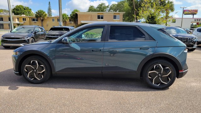 Vehicle image 8 of 34