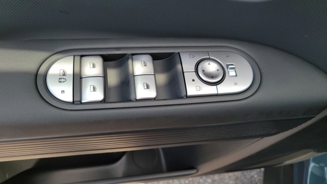 Vehicle image 18 of 34