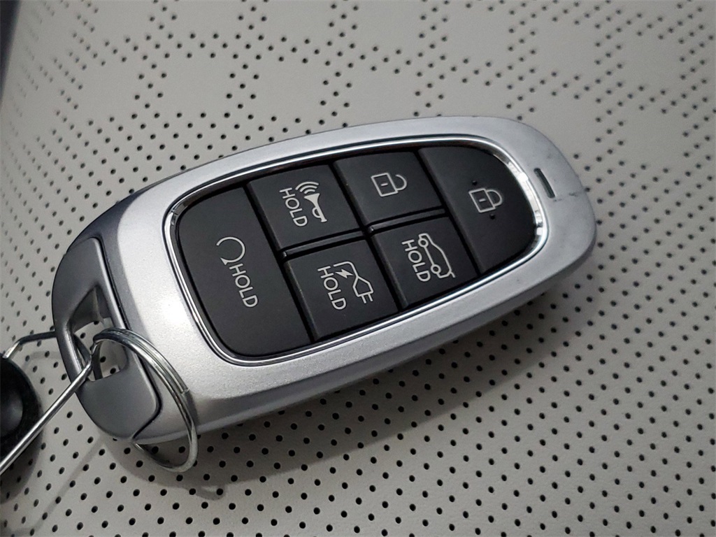 Vehicle image 25 of 35