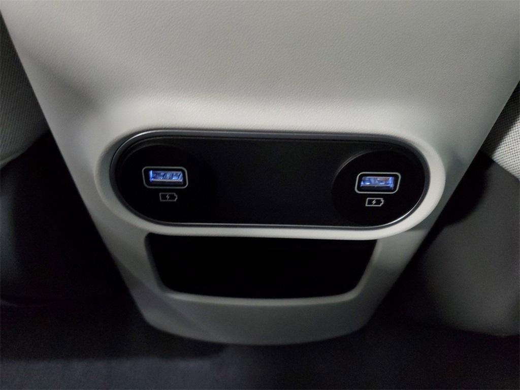 Vehicle image 21 of 35