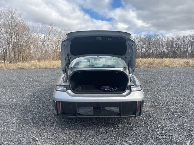 Vehicle image 8 of 32
