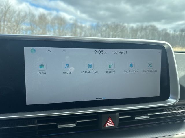 Vehicle image 21 of 32