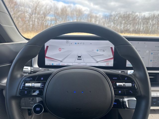 Vehicle image 18 of 32