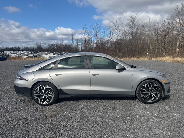 Vehicle image 4 of 32