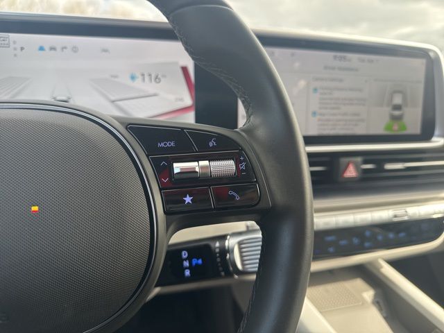 Vehicle image 17 of 32
