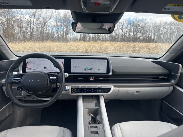 Vehicle image 15 of 32