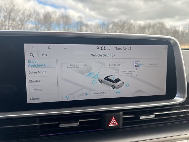 Vehicle image 24 of 32