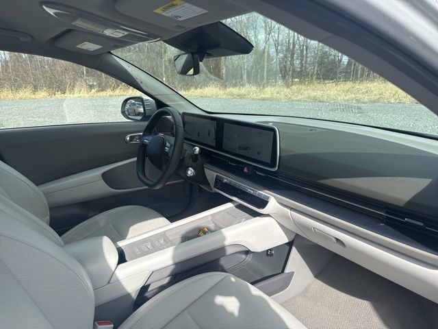 Vehicle image 11 of 32