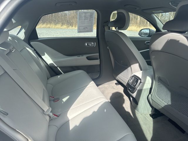 Vehicle image 13 of 32