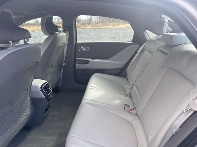 Vehicle image 12 of 32