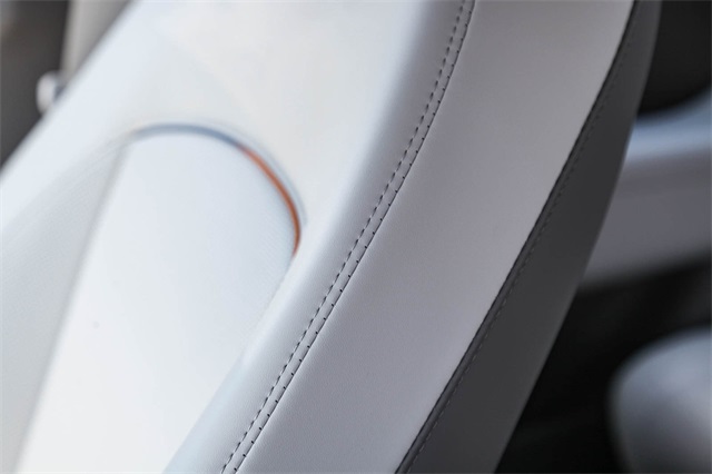 Vehicle image 22 of 26