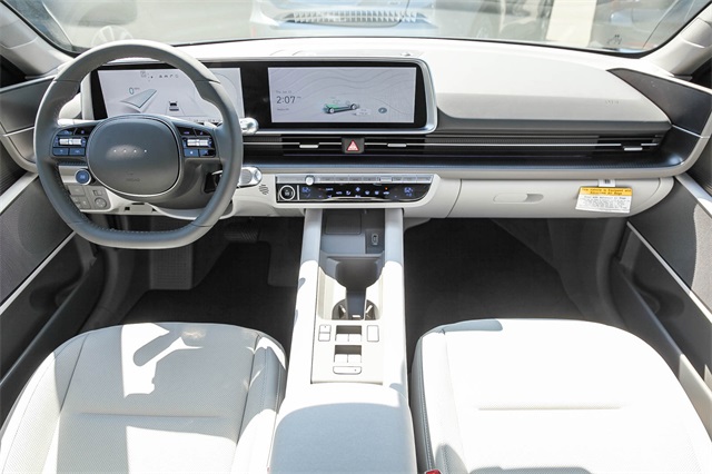 Vehicle image 15 of 26