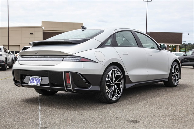 Vehicle image 9 of 26