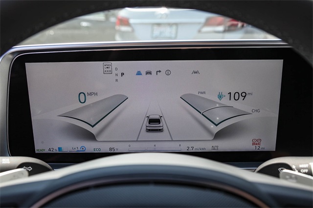 Vehicle image 24 of 26