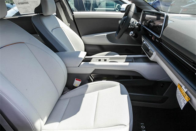 Vehicle image 17 of 26