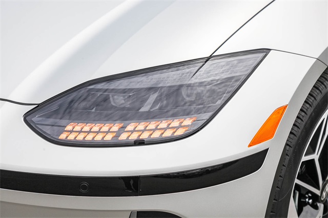 Vehicle image 4 of 26