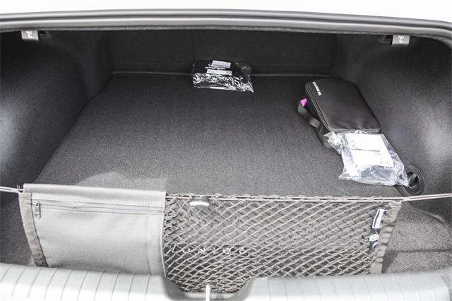 Vehicle image 13 of 26
