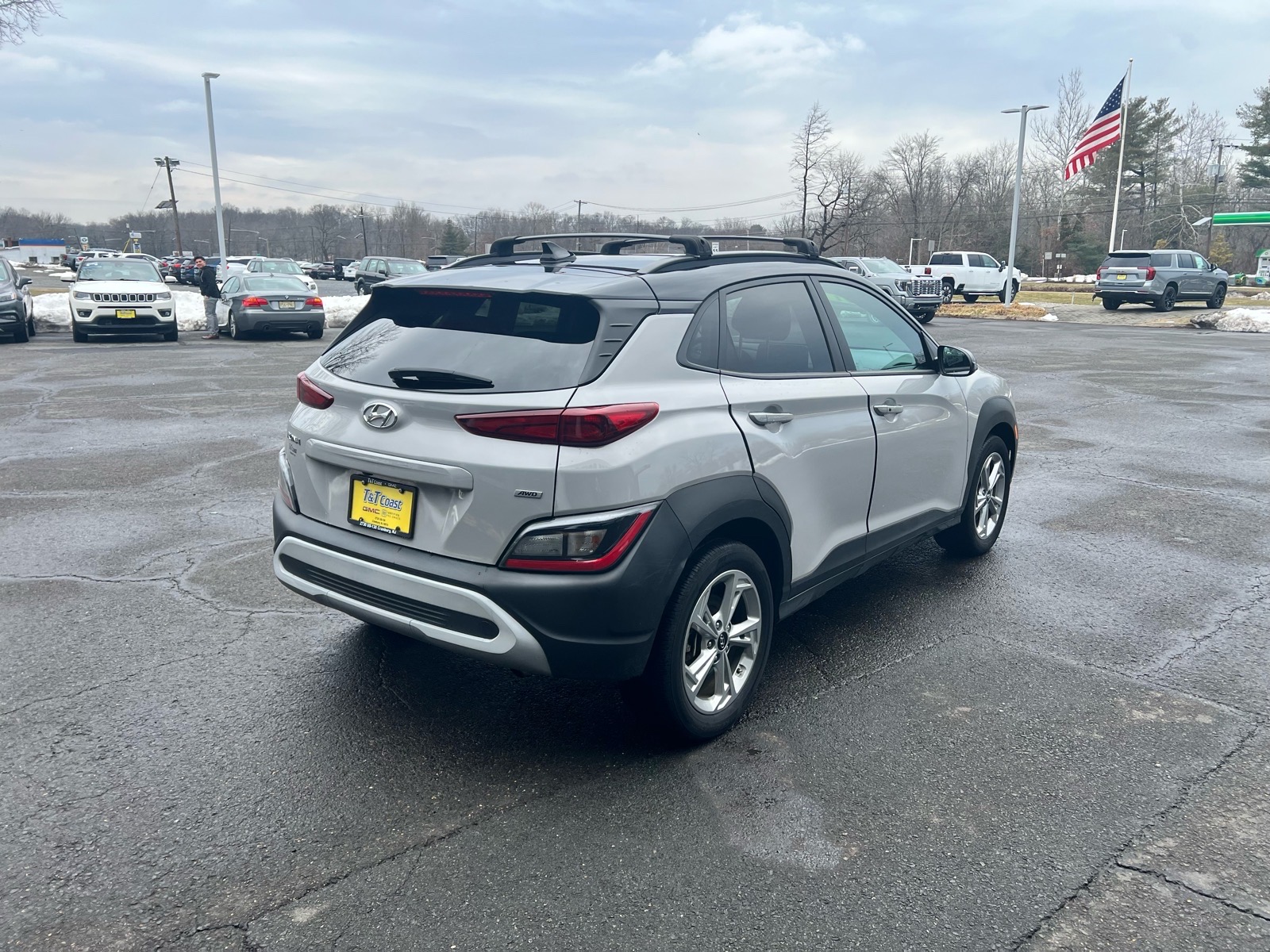 2023 Hyundai Kona SEL Image 2 of 18