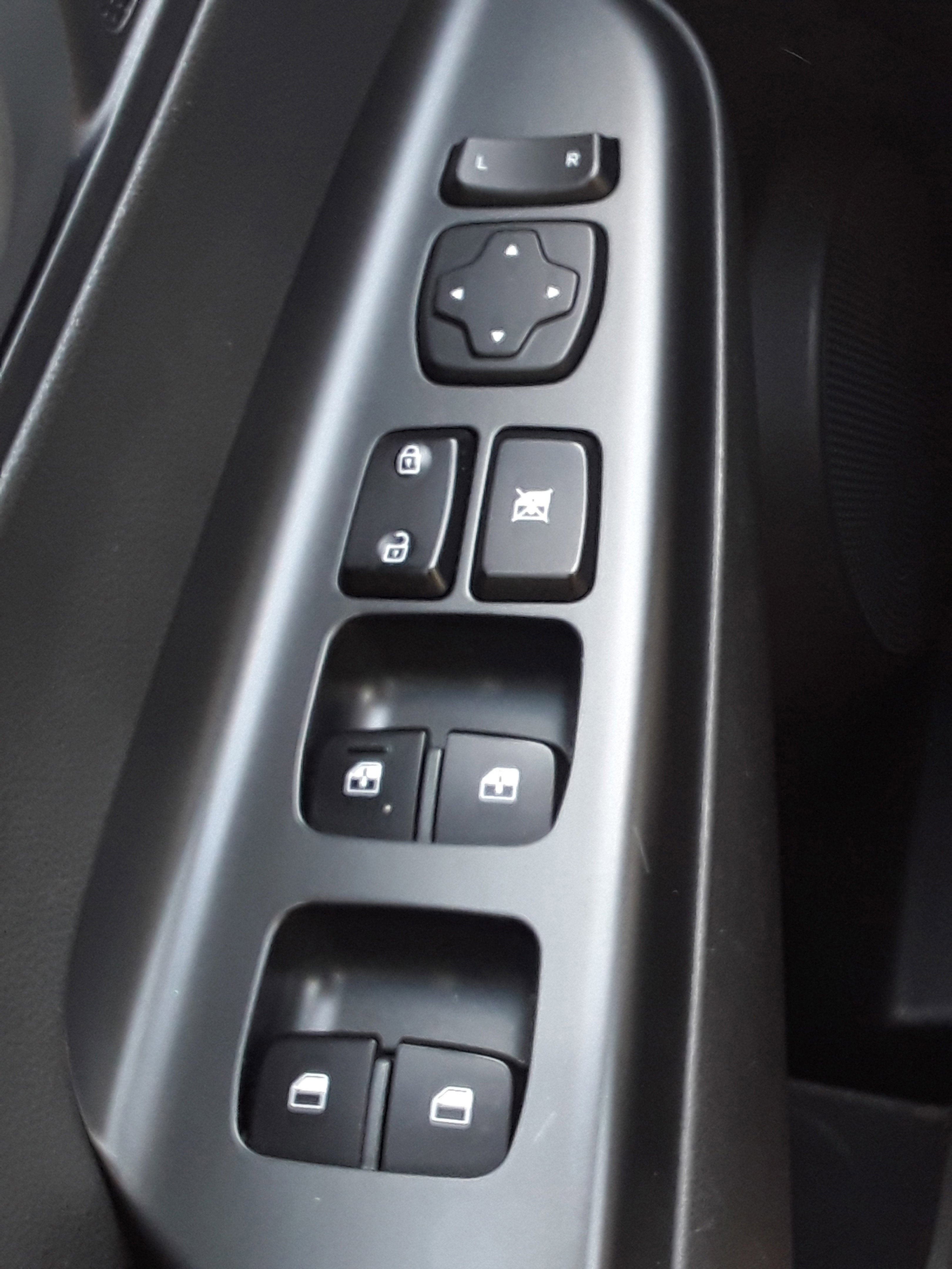 Vehicle image 17 of 22