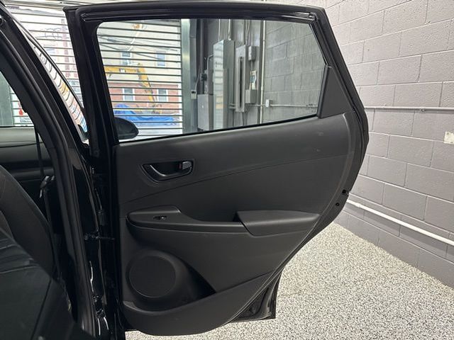 Vehicle image 31 of 61
