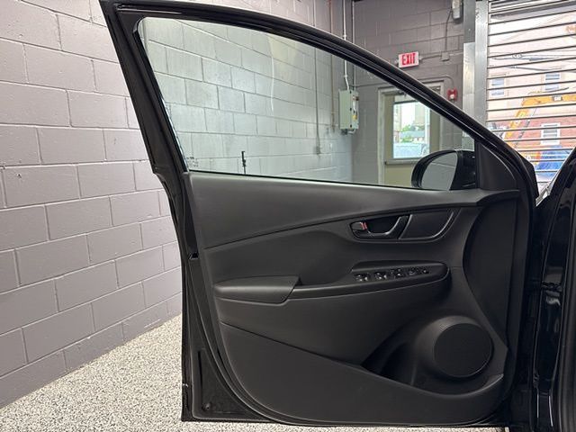 Vehicle image 25 of 61