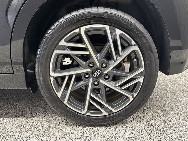 Vehicle image 21 of 61