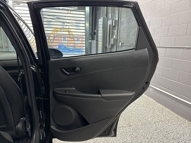 Vehicle image 32 of 61