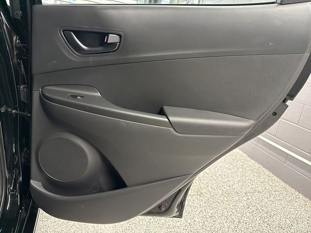 Vehicle image 33 of 61