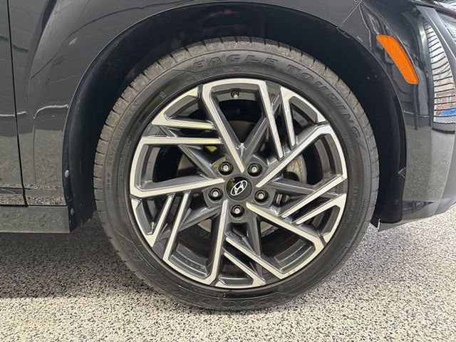 Vehicle image 23 of 61