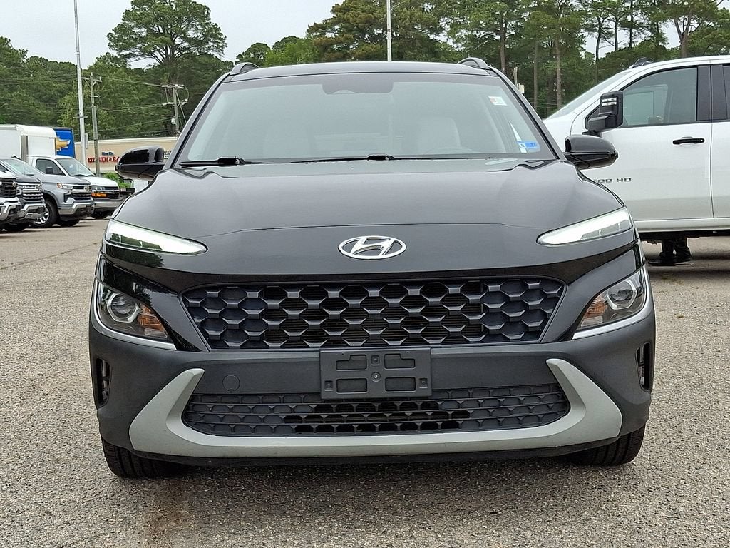 2023 Hyundai Kona SEL Image 2 of 32