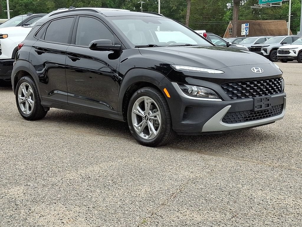 2023 Hyundai Kona SEL Image 3 of 32