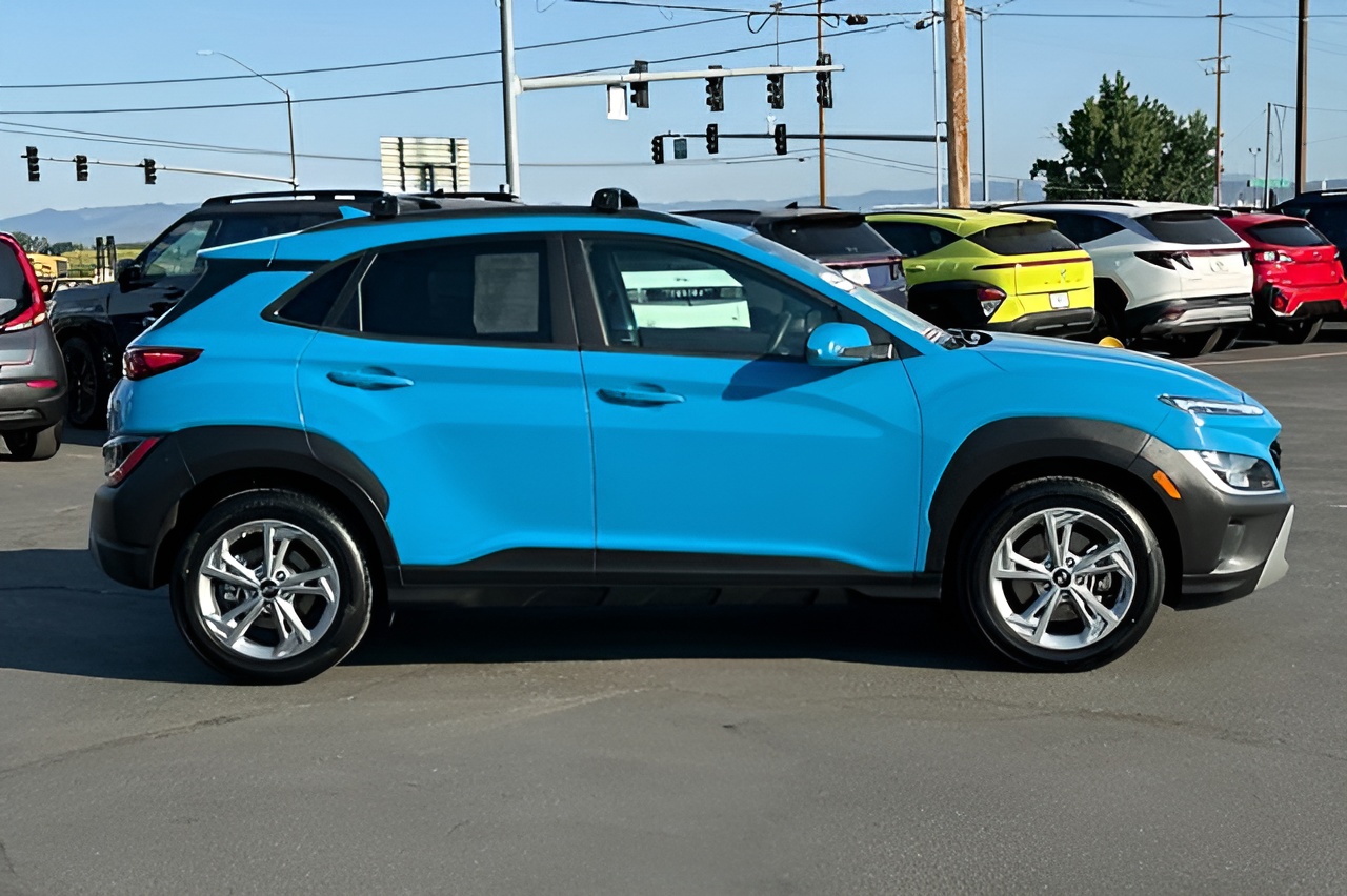Vehicle image 33 of 37