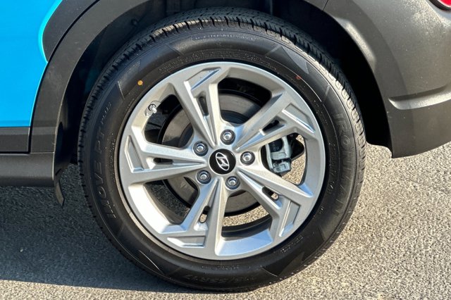 Vehicle image 25 of 37