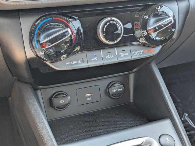 Vehicle image 23 of 32