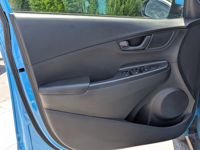 Vehicle image 24 of 32