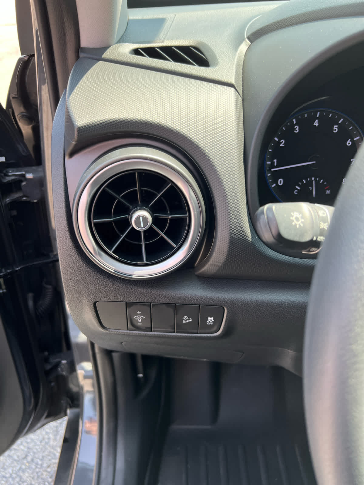 Vehicle image 25 of 39