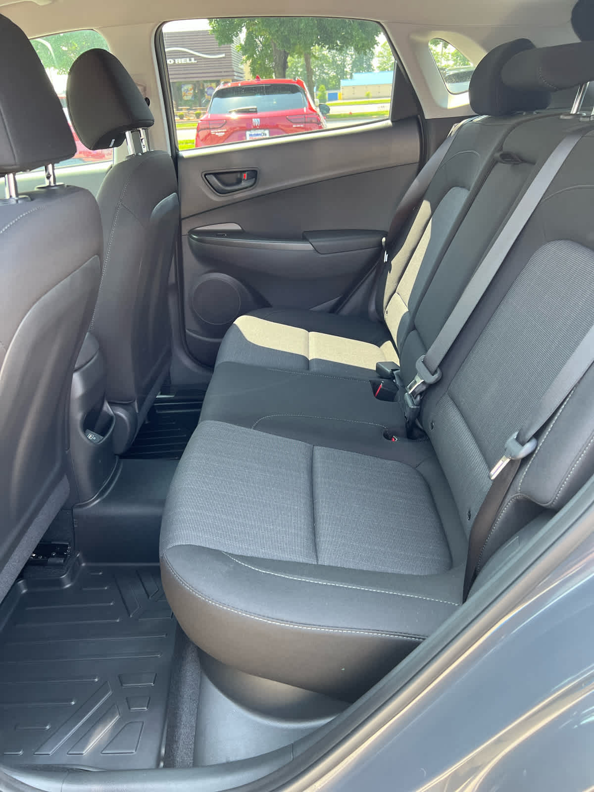 Vehicle image 33 of 39