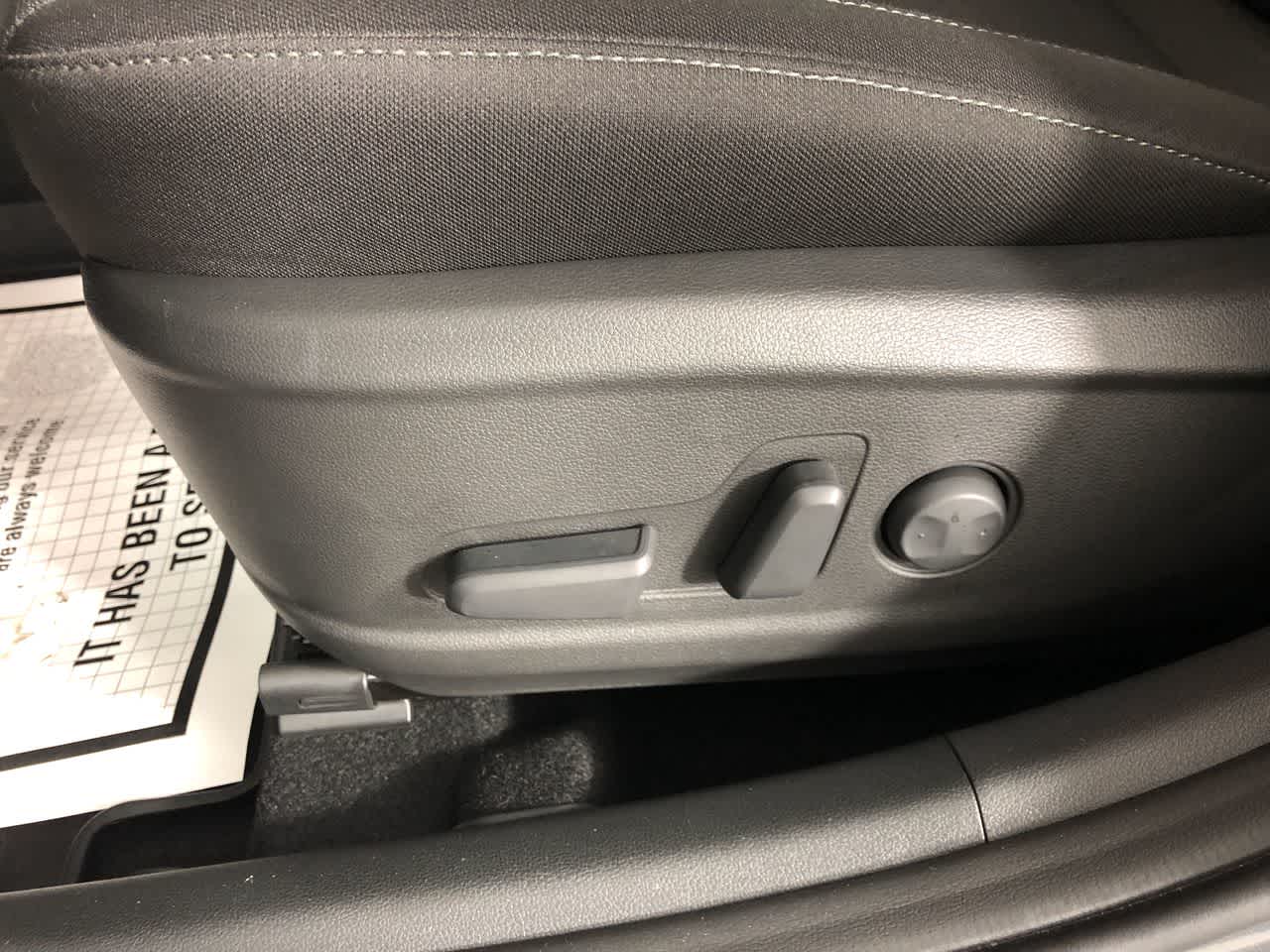 Vehicle image 13 of 39