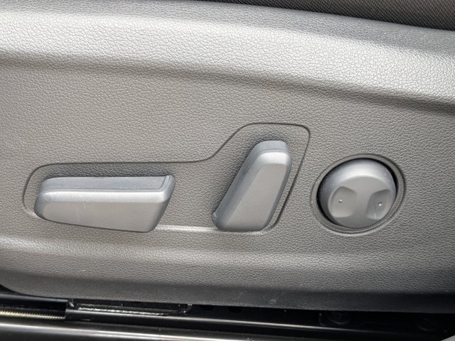 Vehicle image 19 of 30