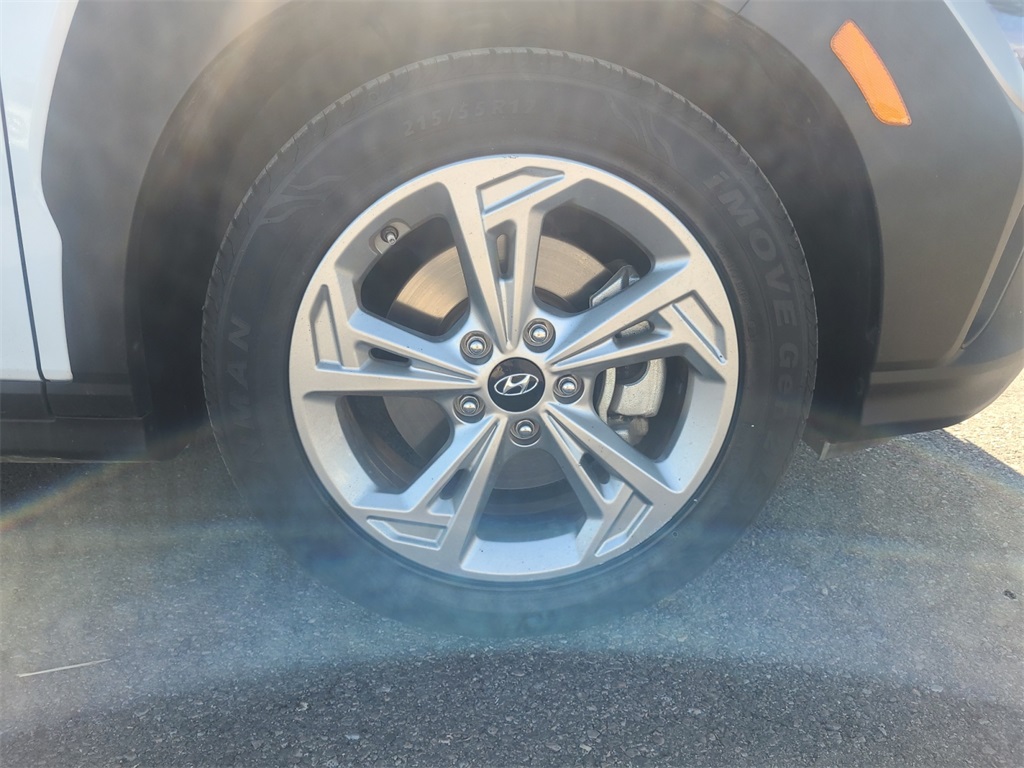 Vehicle image 17 of 38