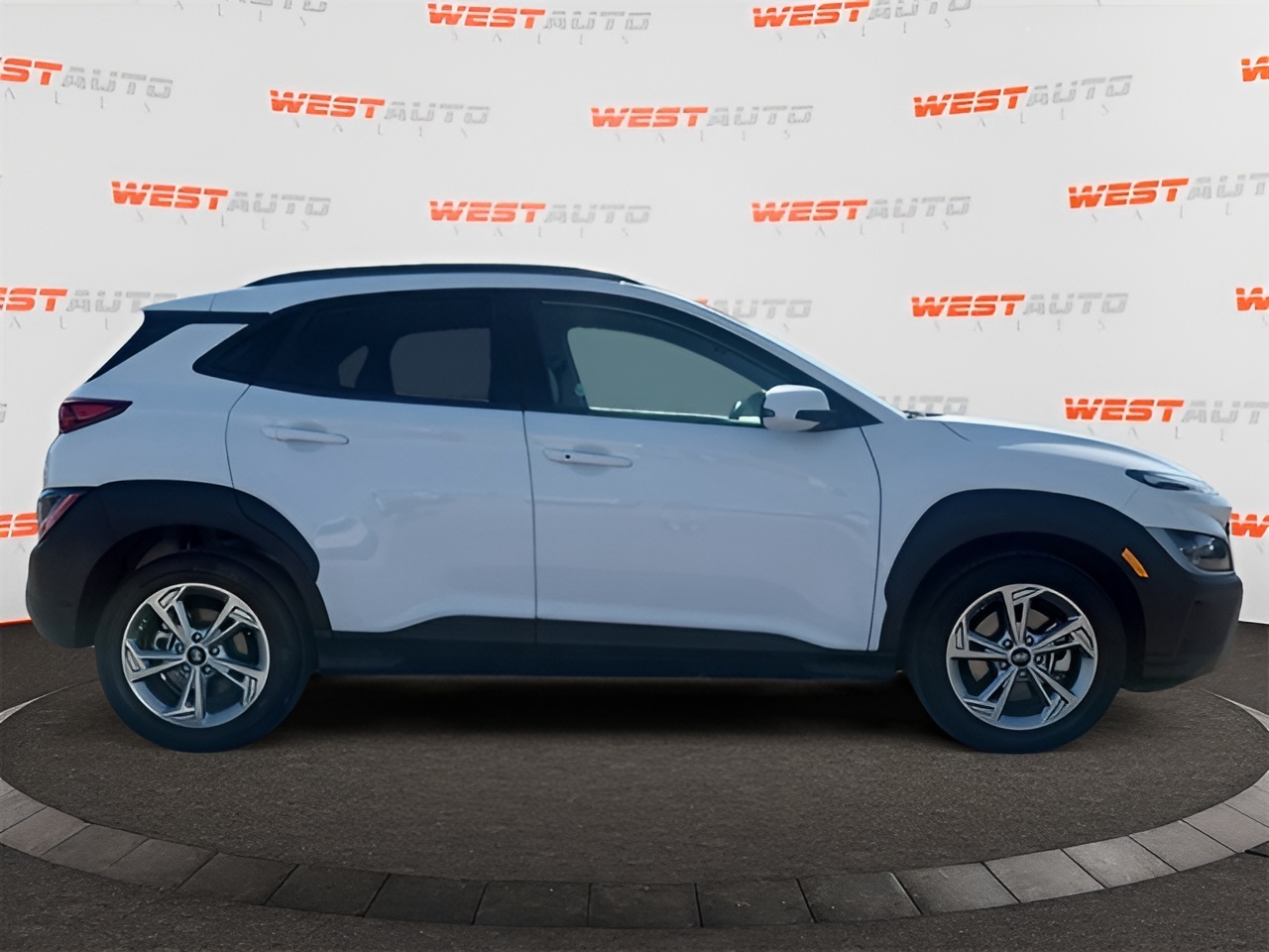 Vehicle image 34 of 38
