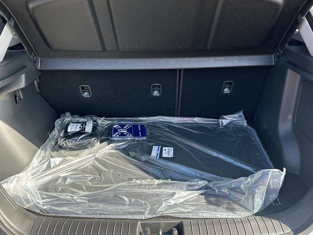 Vehicle image 7 of 27